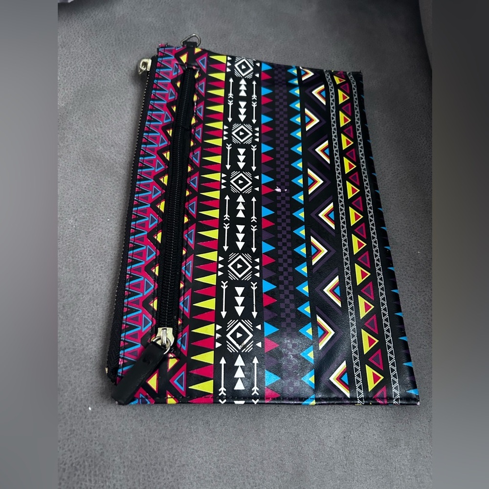 Women' Wallet With Indian Design Accent Gold Zipper Enclosure PURSE-SALE was $19